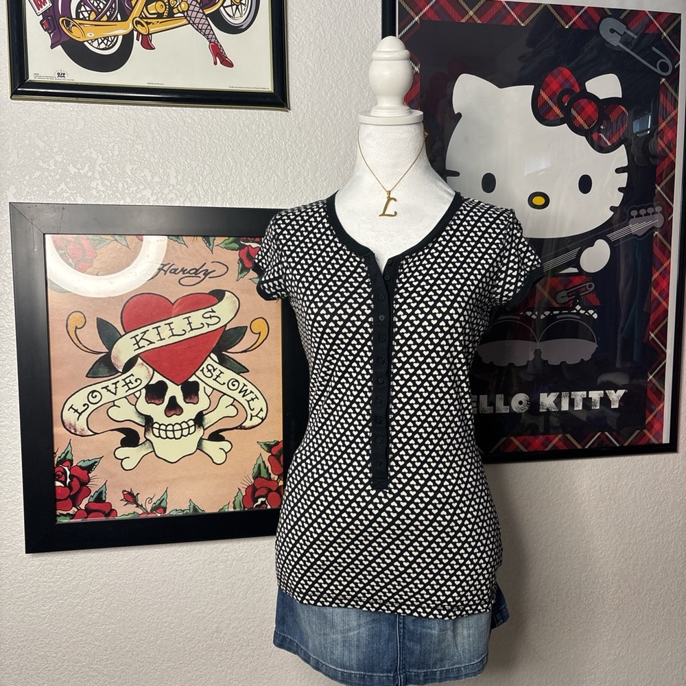 Ellemenno White Heart Button Up Short Sleeve Top Y2K Grunge Emo